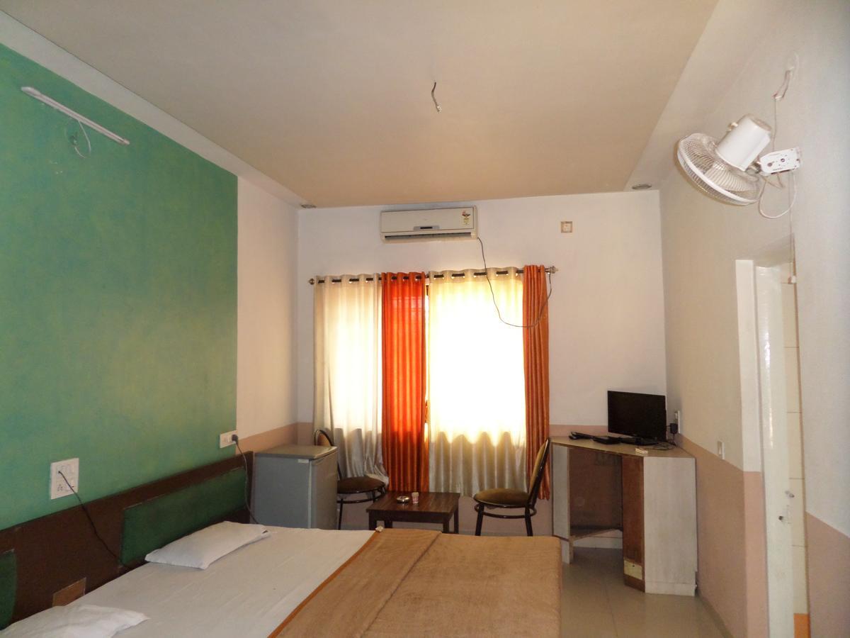 Hotel Ayodhya Насик Экстерьер фото