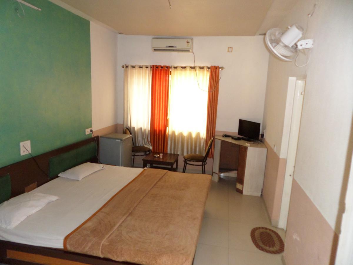 Hotel Ayodhya Насик Экстерьер фото