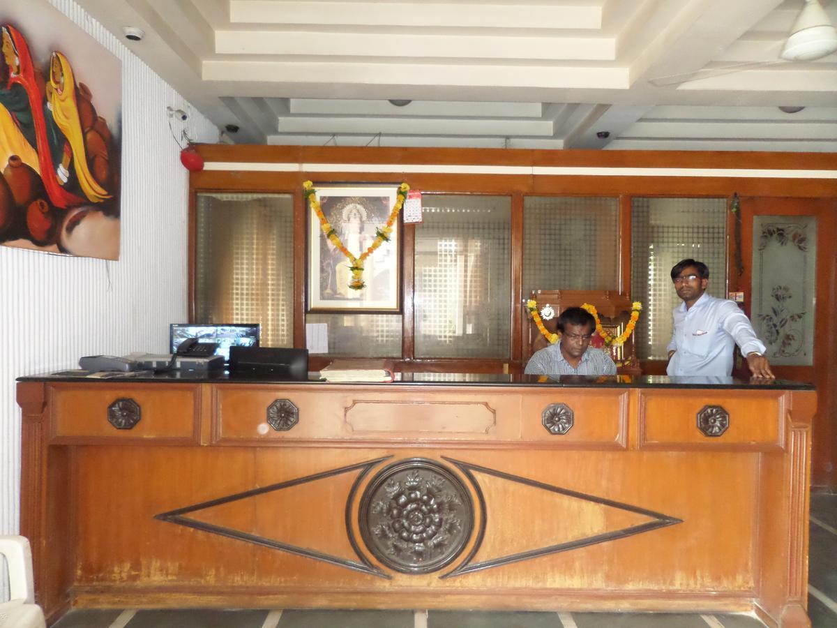 Hotel Ayodhya Насик Экстерьер фото
